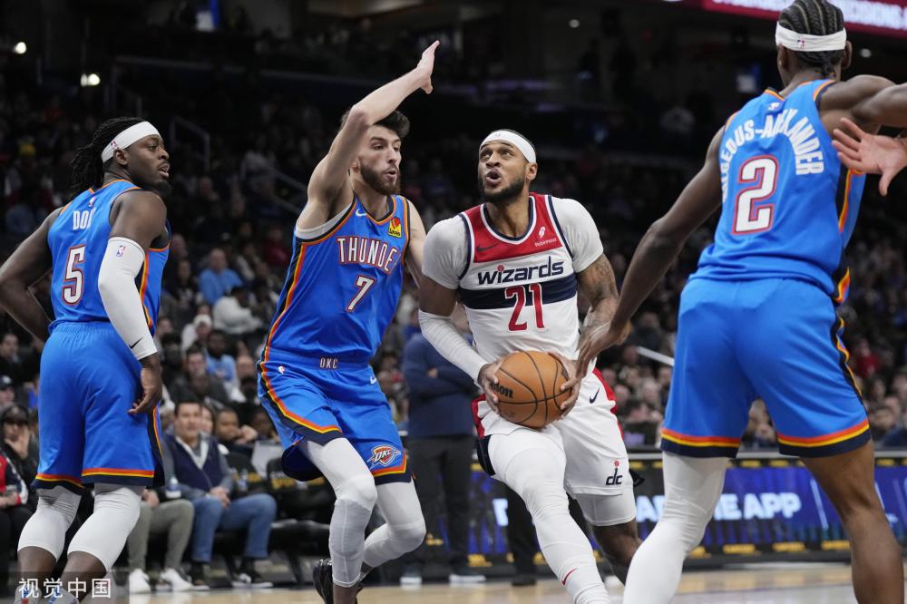 判在场上的 判在场上的